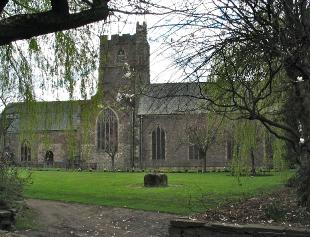 AbergavennyStMaryschurchyard2