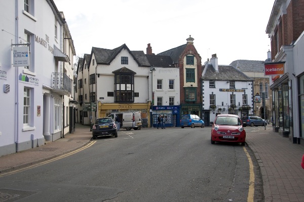 Market Tavern (left) & Agincourt House